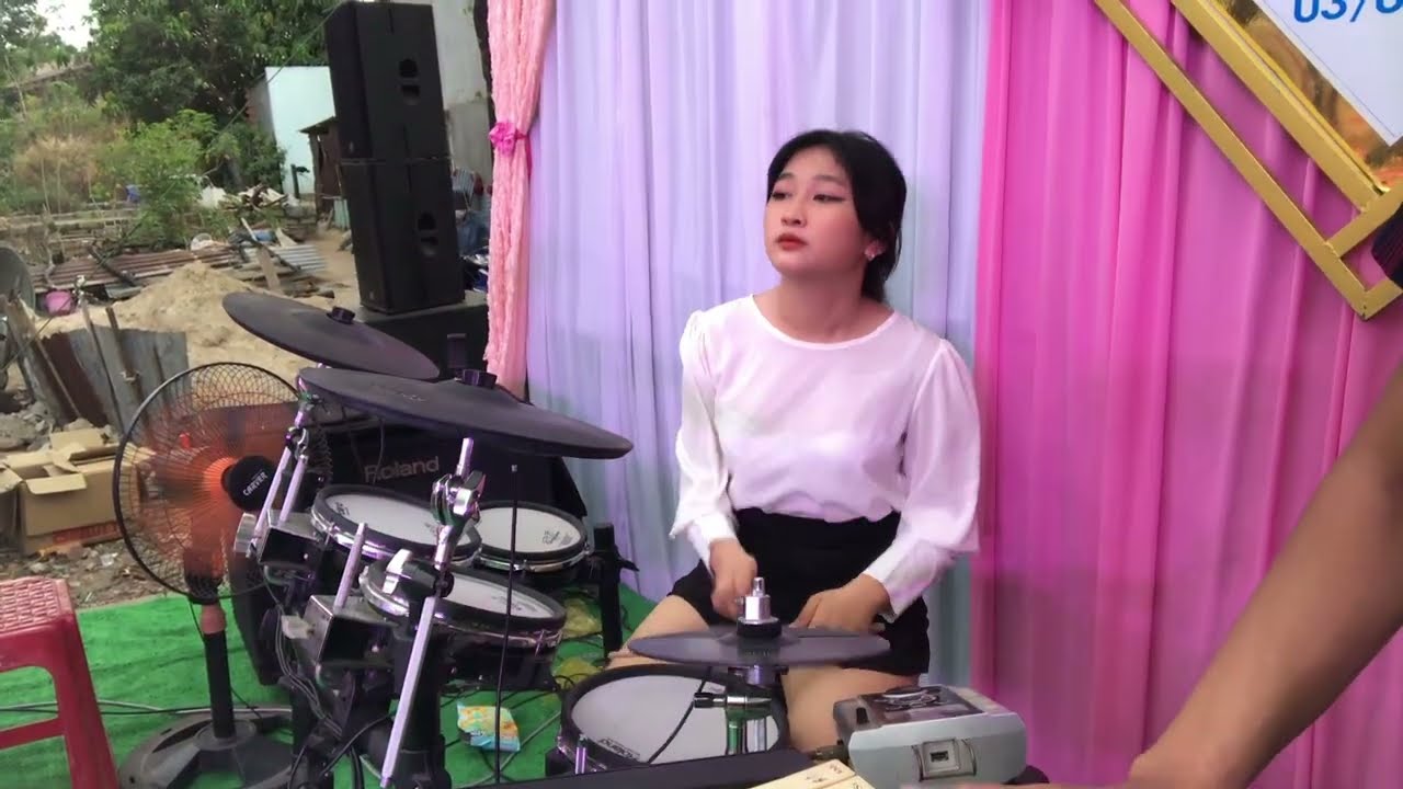 Li&ecirc;n Kh&uacute;c Hải Ngoại Cực Hay - Ni Ni Drum Cover Đ&aacute;m Cưới
