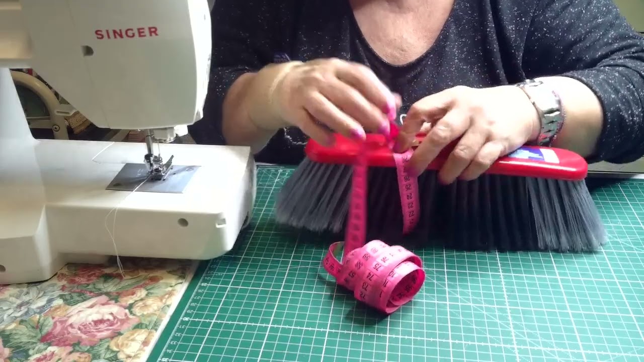 Reciclar toallas viejas. Funda para la escoba