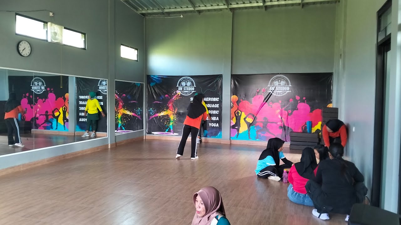AEROBIK MUSIK TERBARU JANGAN TUNGGU LAMA-LAMA