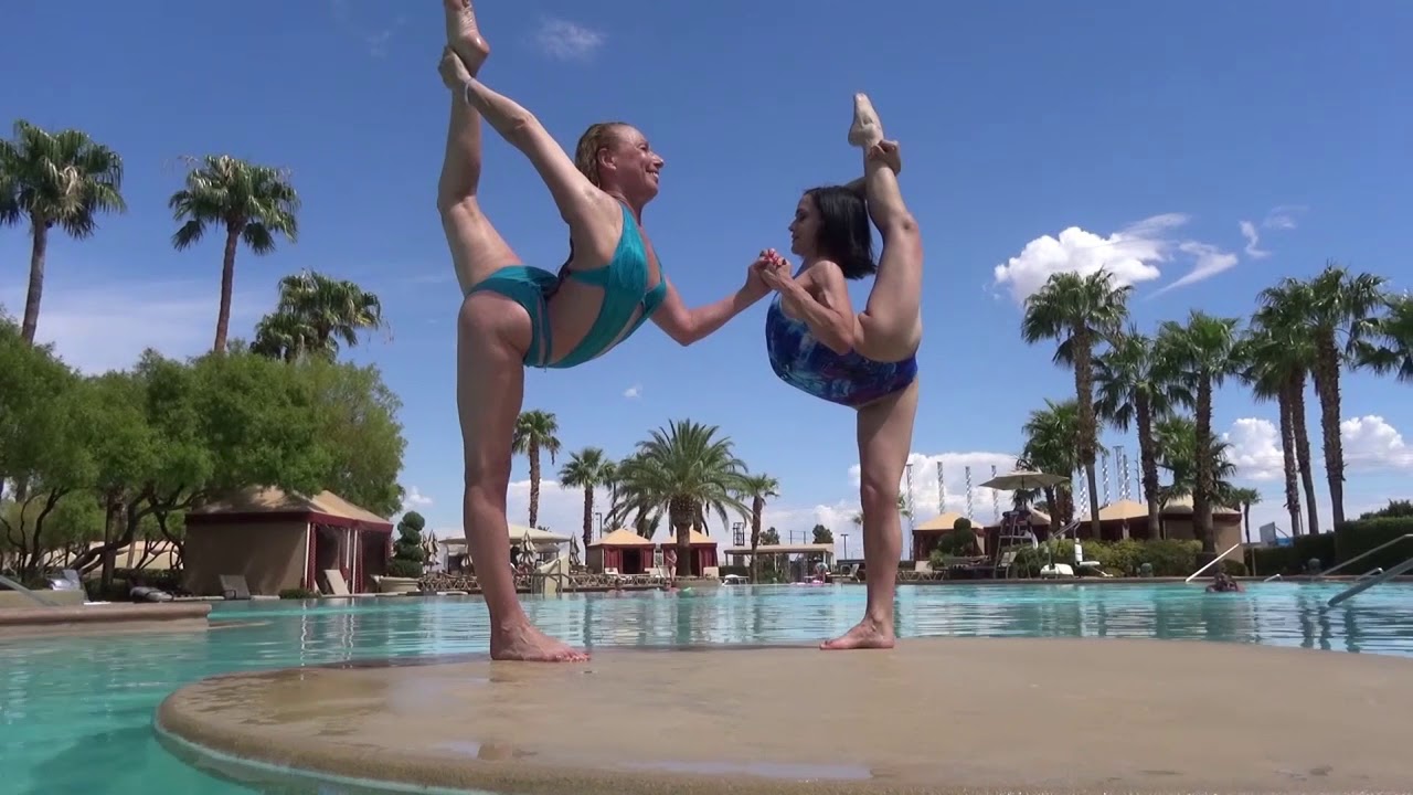 Extrem contortion photoshoots at swimming pool in las Vegas NV