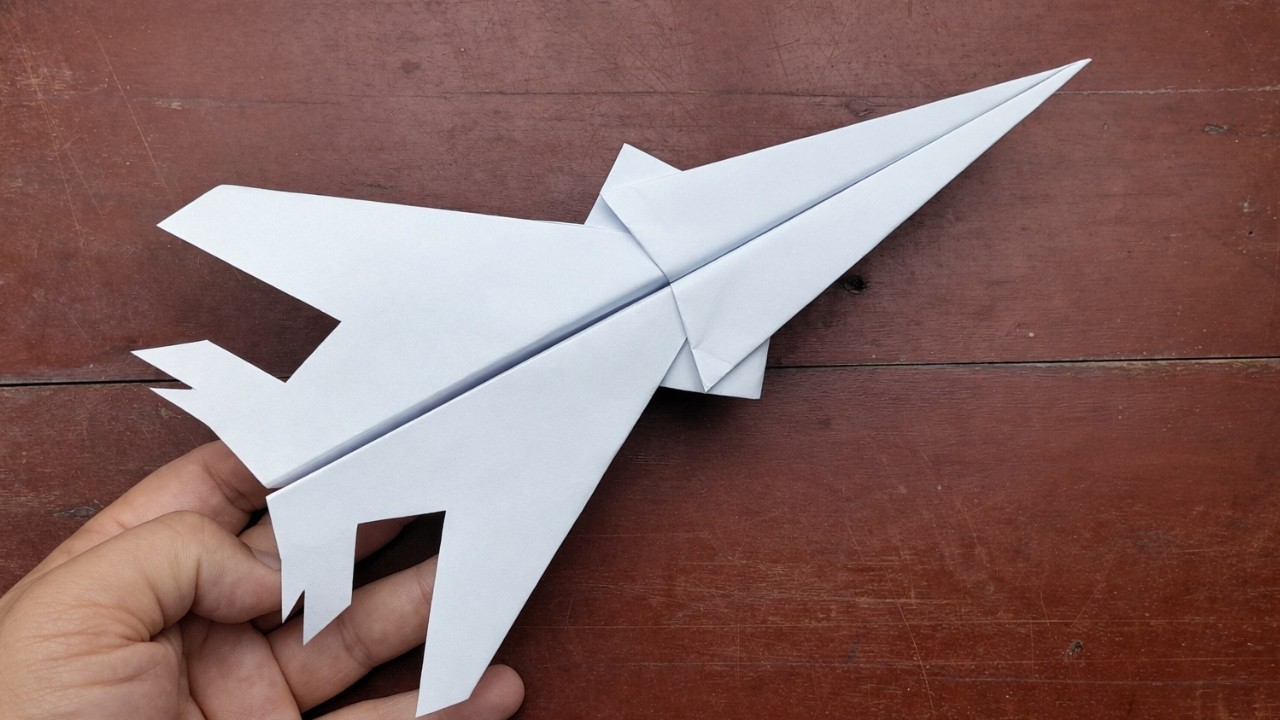 Papierflugzeug aus A4 Papier falten – Fliegt weit!
