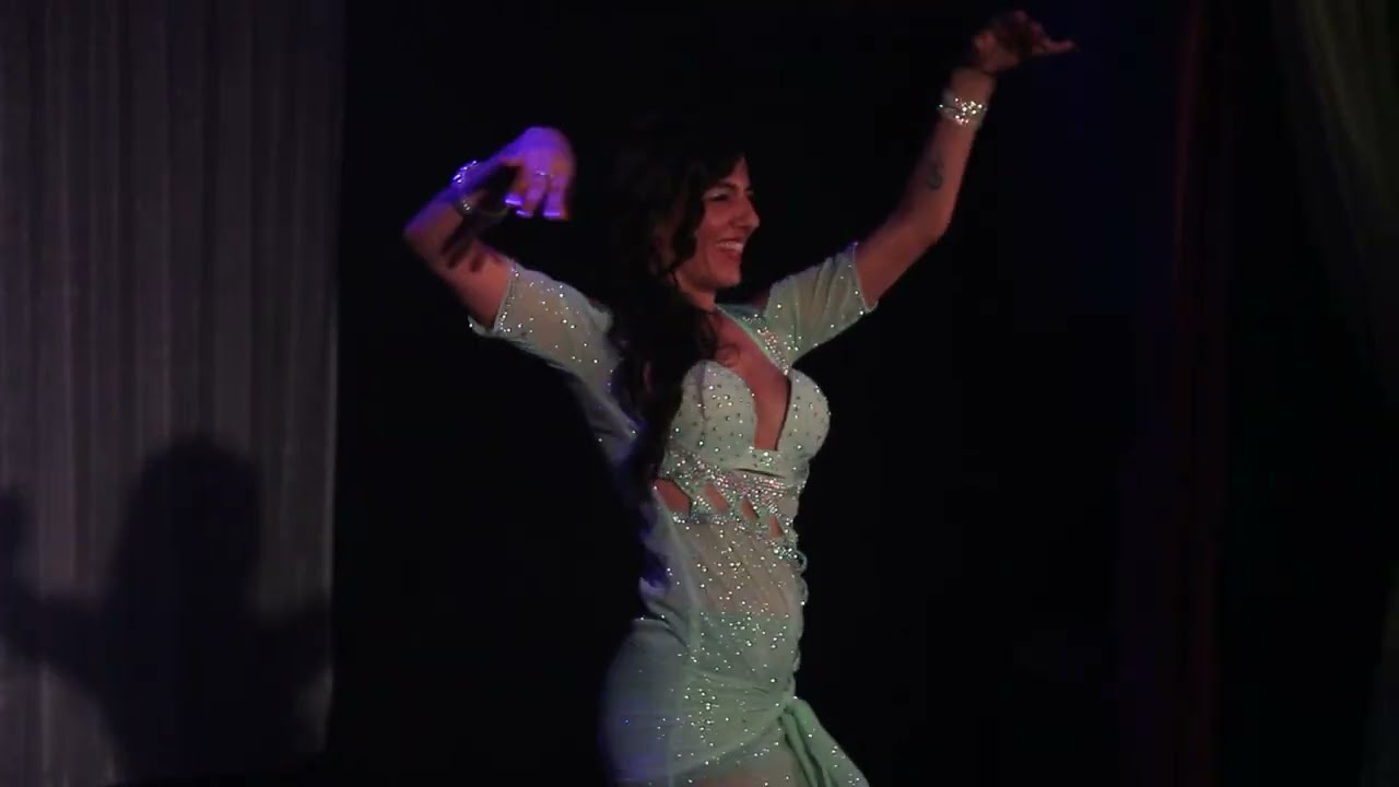 Carola Marucchi - Ghanili Shway Shway . Egyptian Dinner Show - غنّي لي