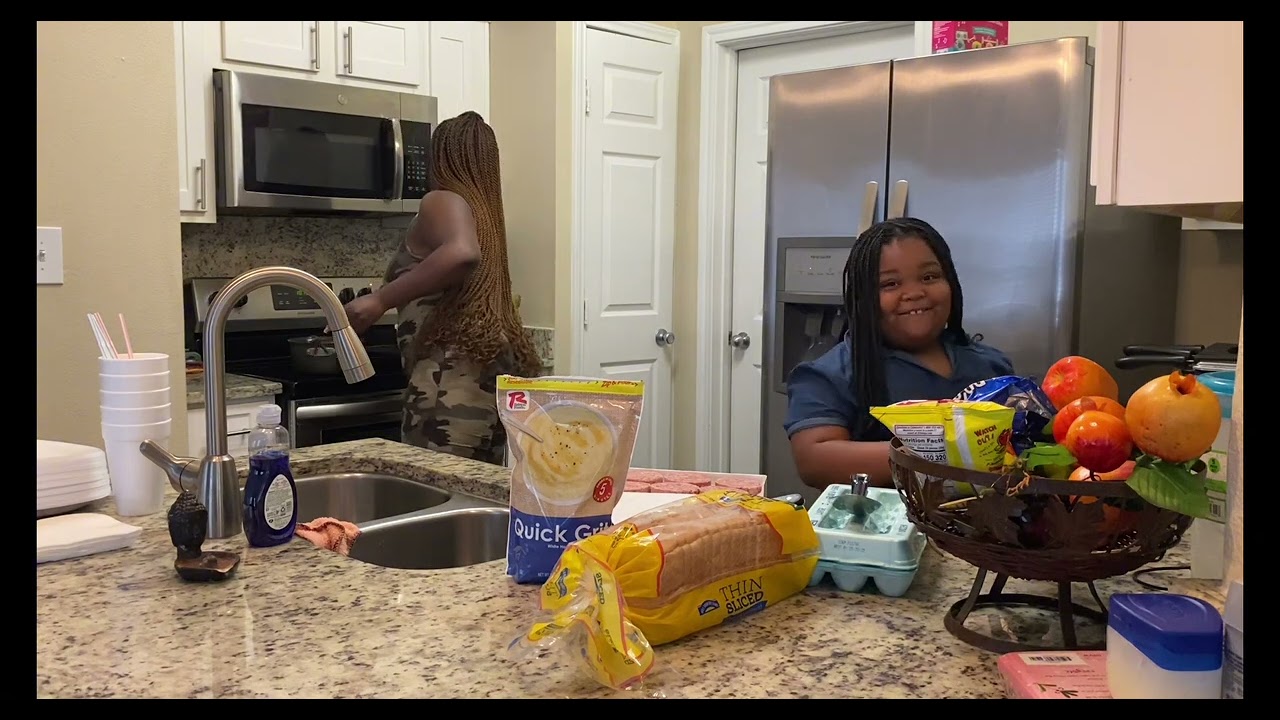 Jazz Live On TikToK And Cooking Breakfast