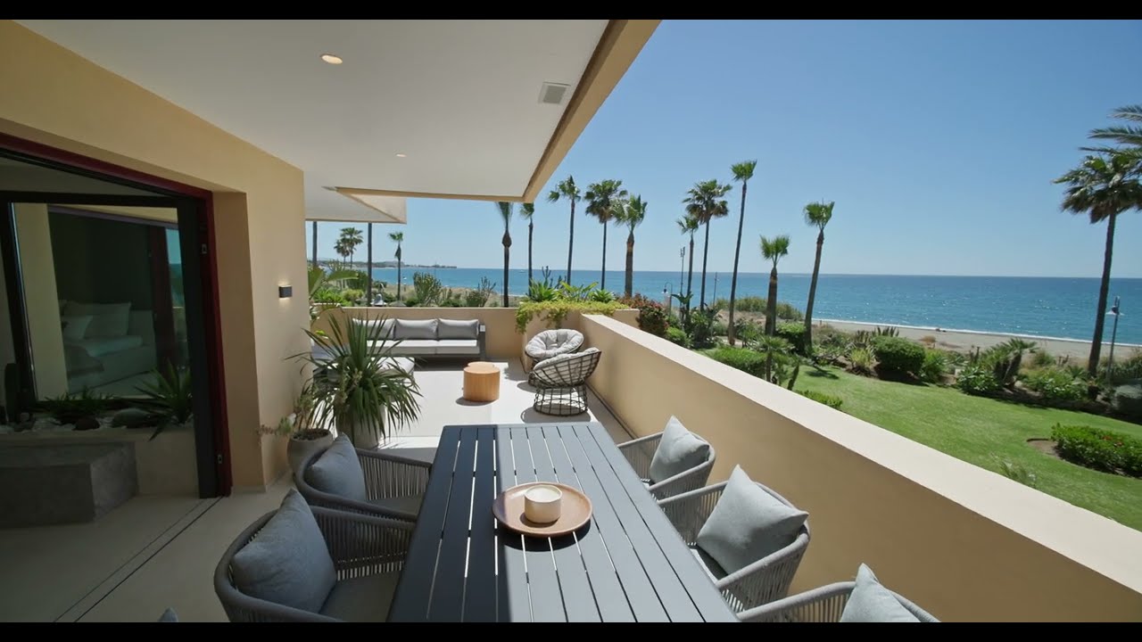 First line beach apartment with sea view in Costalita del Mar, Estepona.