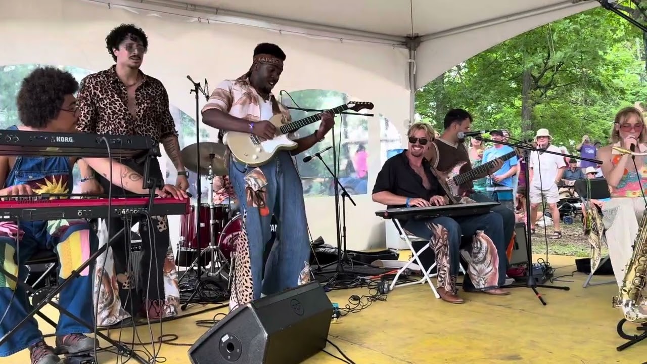 Goldie Boutilier - Cowboy Gangster Politician (featuring The Free Label) - Live at Mariposa