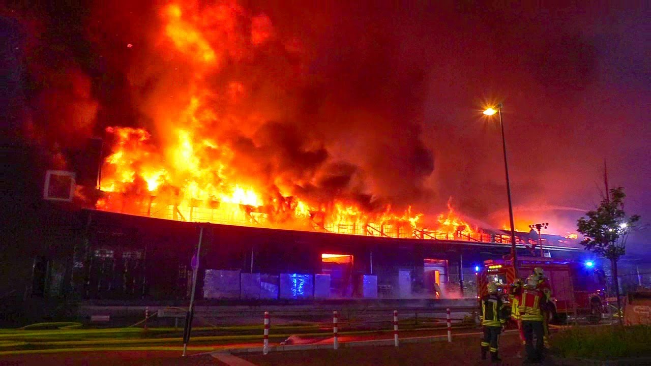 [GROSSBRAND IN GELSENKIRCHEN] - Ehemaliger Güterbahnhof im Vollbrand ~ Großeinsatz der Feuerwehr -