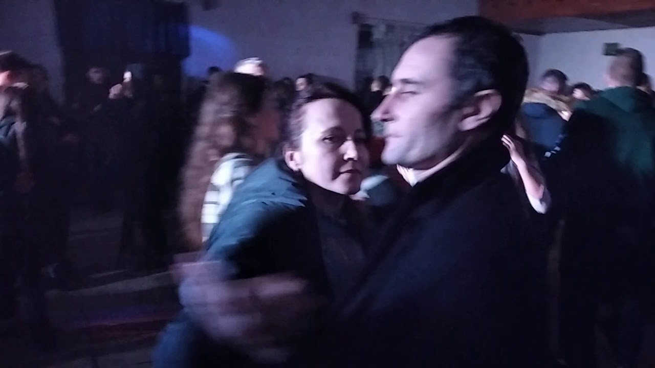 у Народному домi с.Зав'язанцi забавляє 