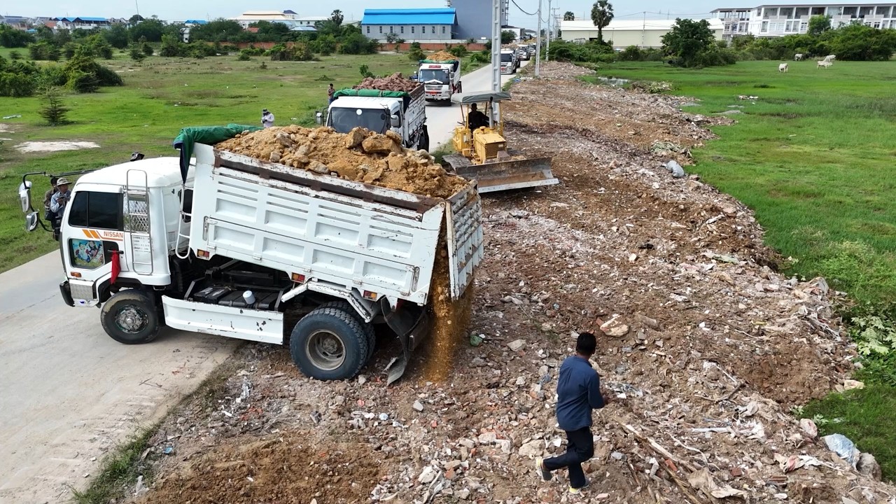 New Site Started! KOMATSU D31P Dozer & 6-Wheel Dump Trucks Working with Skill and Precision