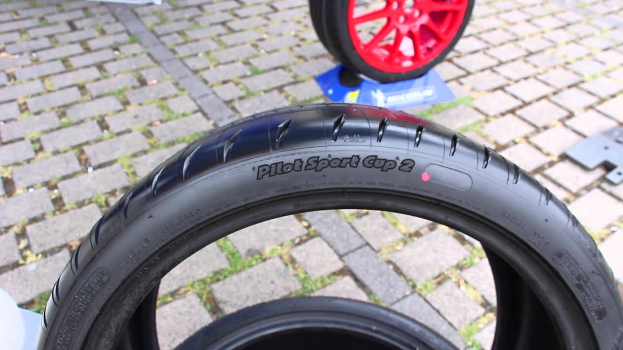 Michelin, Akrapovič et Öhlins, partenaires de la Renault Mégane R.S. 275 Trophy-R