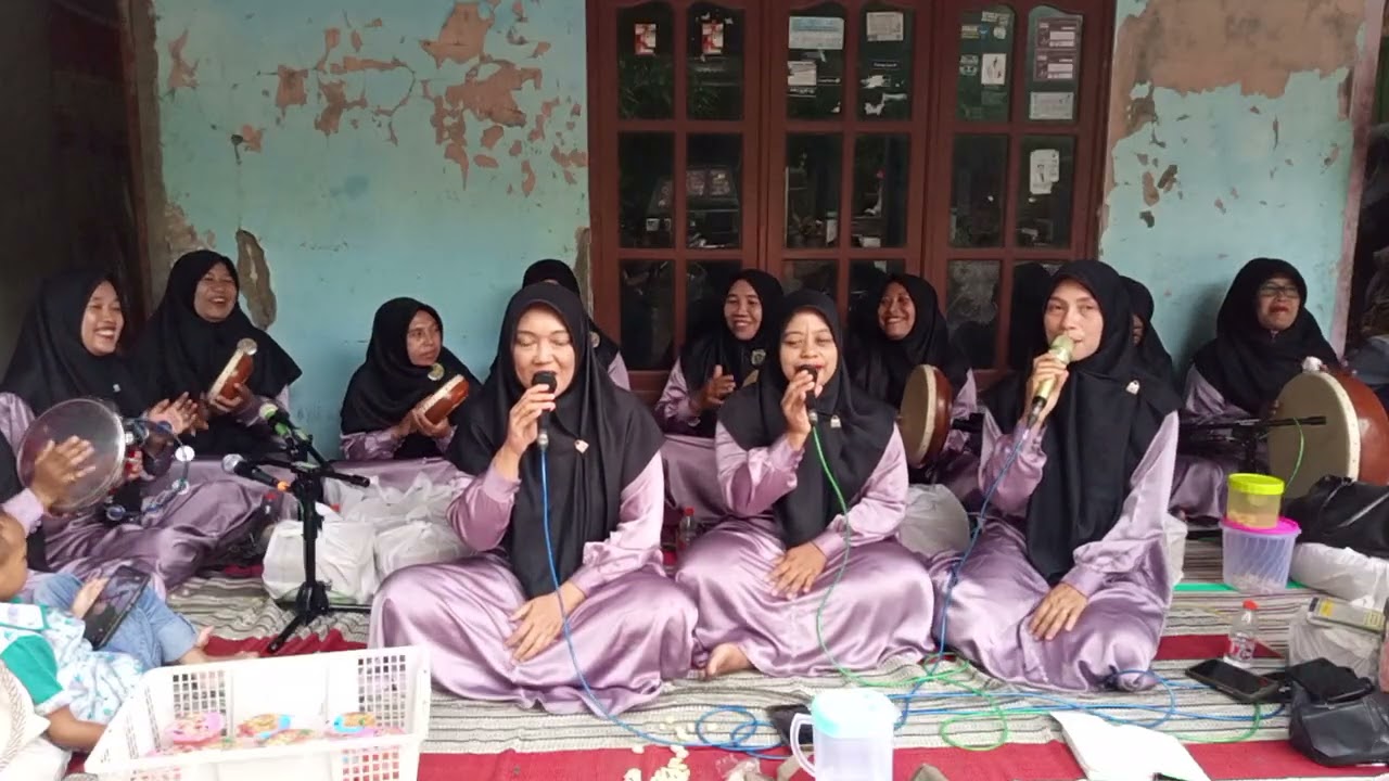 Sluku sluku batok dan Tohirul qolbi Hadroh Al Zoya acara halidayah di rumah ibu paikem RT 04 