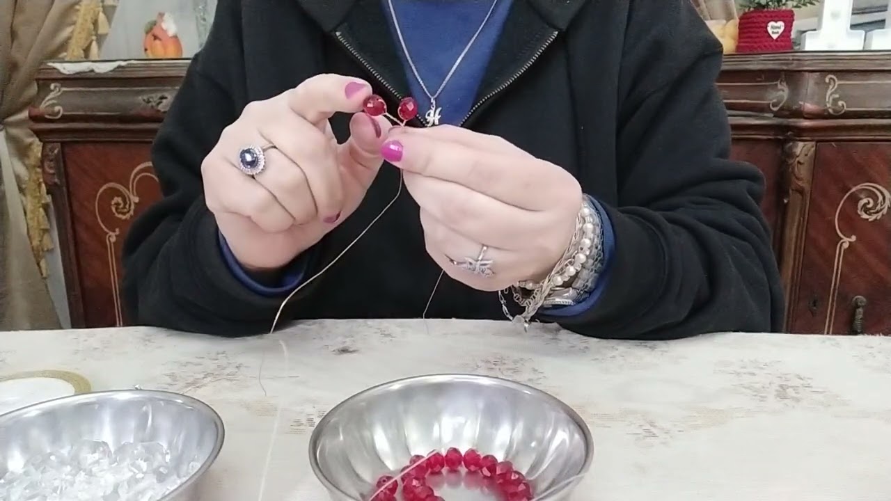 طريقة عمل شجرة من حبات الكريستال الابيض والخرز الاحمر 🌹