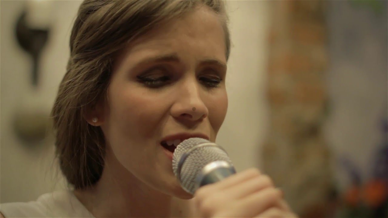 500 miles Cover Laura  Acevedo