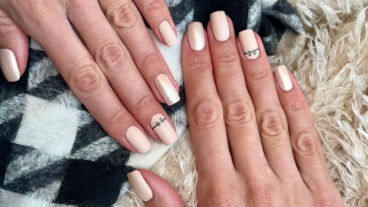 Маникюрът ми за Париж 🇫🇷 Светъл мат с пепитени панделки с обикновен лак 🫶