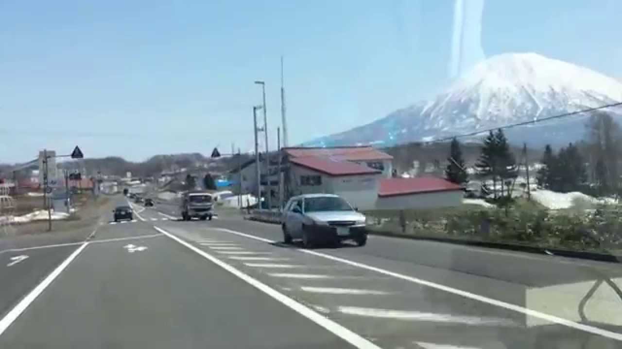 北海道ニセコ町　羊蹄山を見ながらニセコビュープラザに向かう道路