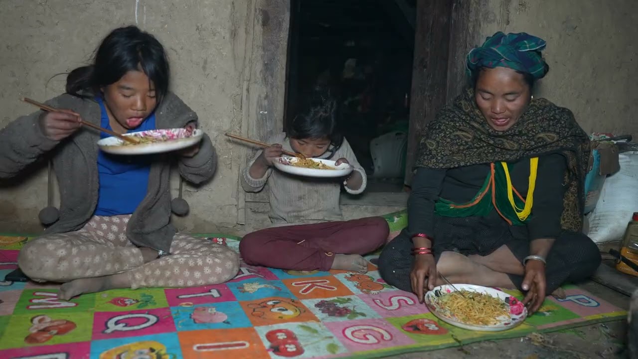 How cook and eat delicious traditional noodles in the village || Primtive lifestyle