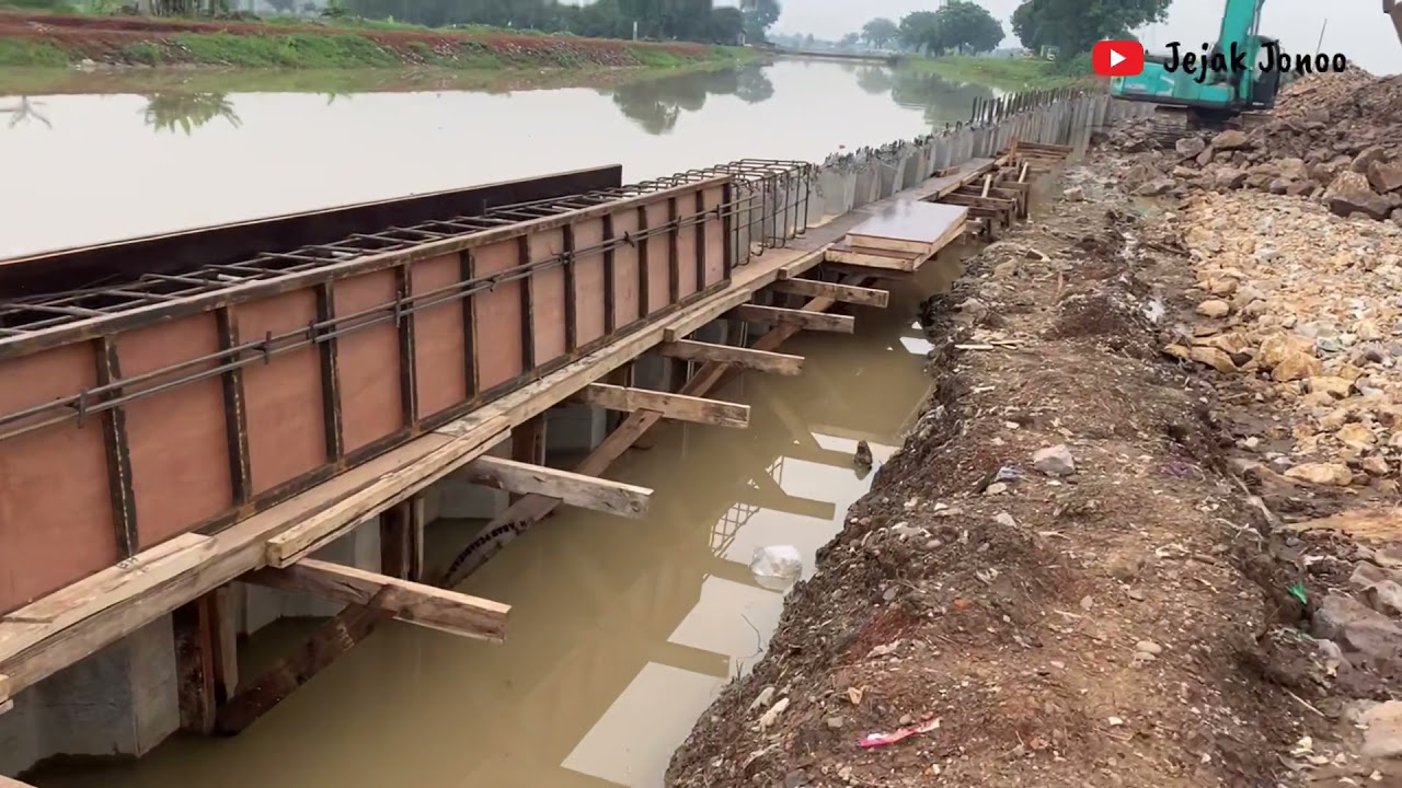 Pekerjaan pembesian + bekisting capping beam CCSP