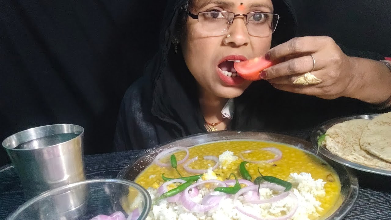 Chana ki daal 😋 and chawal🤤 🥗 roti chillie 🌶️ please support me 🙏🤗