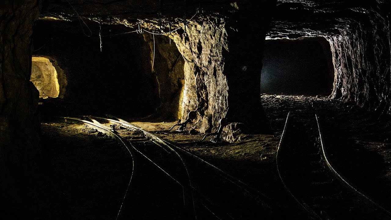 Giant Abandoned Iron Mine: DEEP UNDERGROUND EXPLORATION - Urbex Lost Places Luxembourg