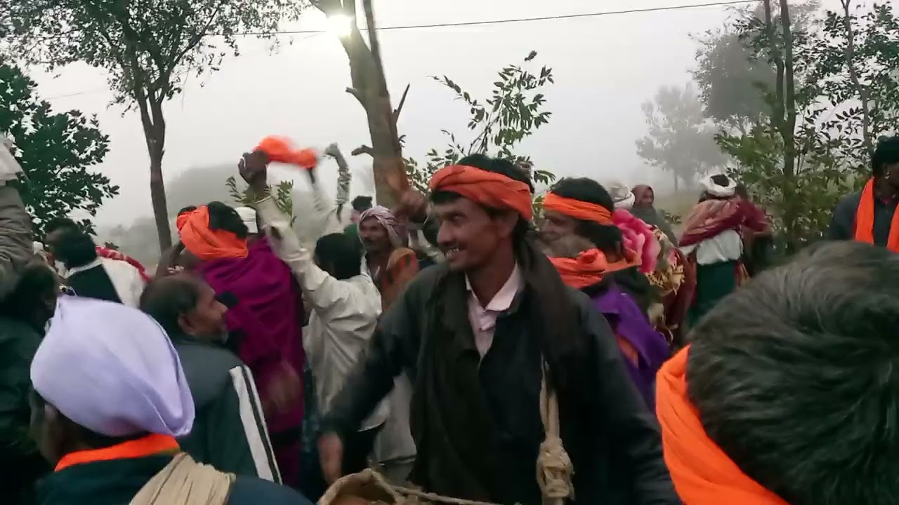 लाल सेनानी और 