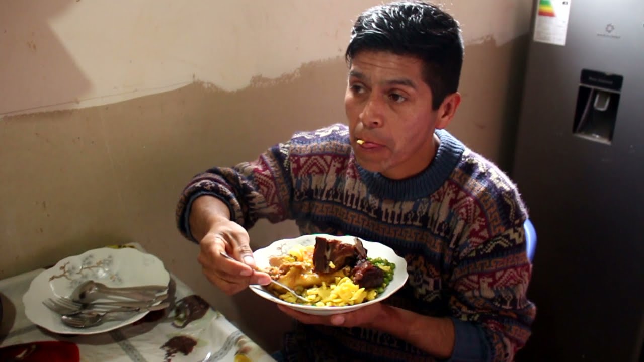 TALLARIN DE CASA CON ESTOFADO DE GALLINA  ABANCAY APURIMAC