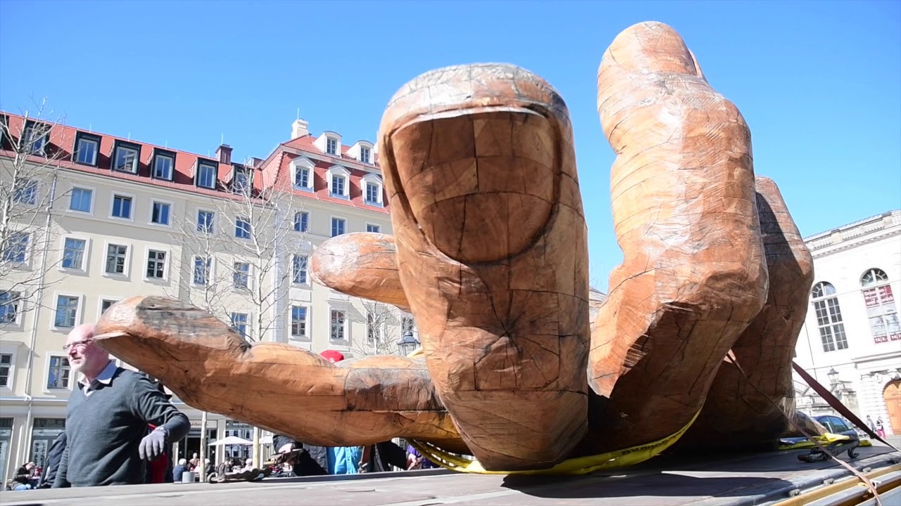 Aufbau der Glasarche auf dem Neumarkt Dresden