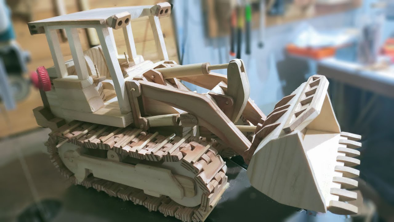 CATERPILLAR CRAWLER LOADERS - Wooden Toy Model