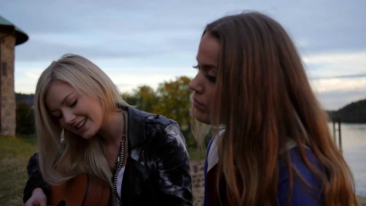 Julie Bergan & Astrid S - Undressed (Kim Cesarion Cover)