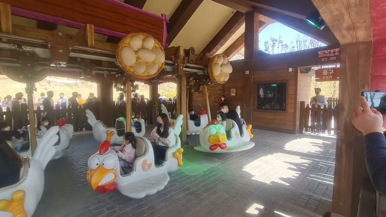 [Sua] 날아라꼬꼬🐔 / 부산 롯데월드 / Busan Lotte World🇰🇷 / Fox in the hen house 🙋🏼