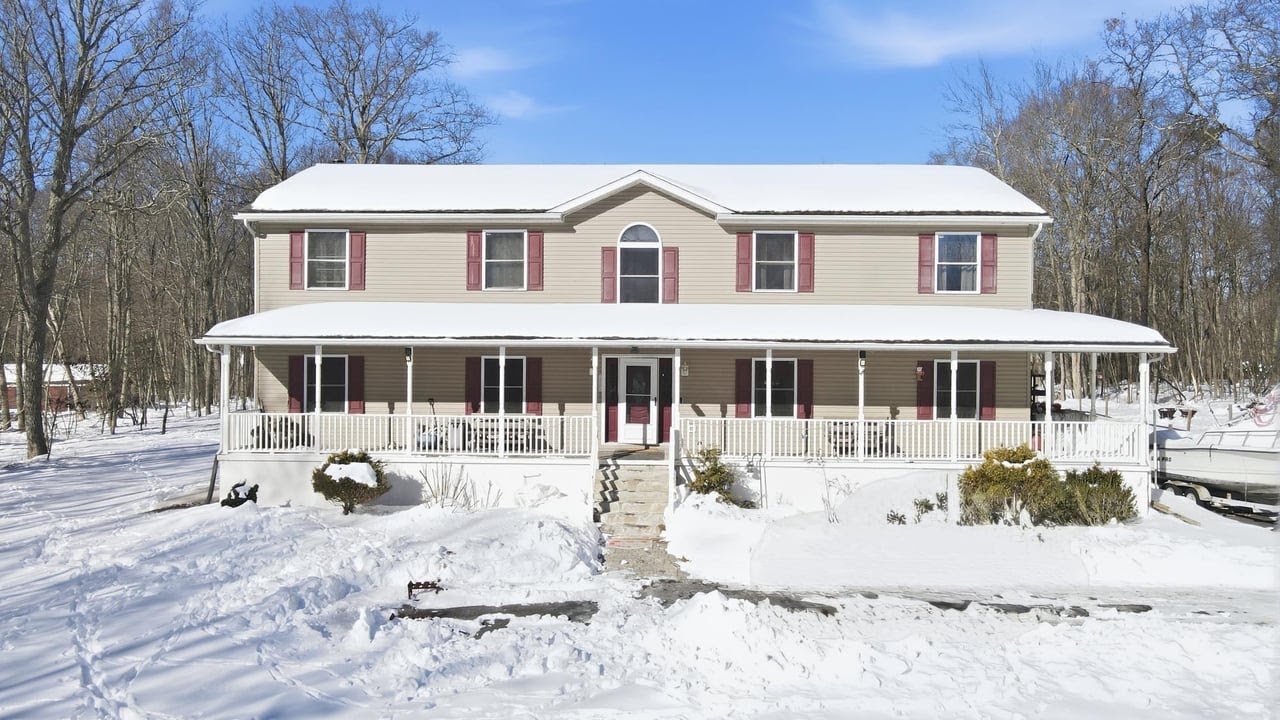 218 Spruce Run Dr, Dingmans Ferry, PA