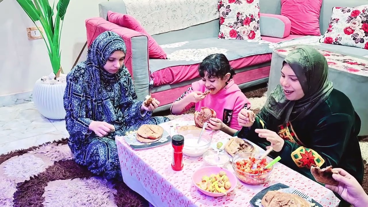 اكلتهم الاكل الا هيتحرموا منه فى رمضان
