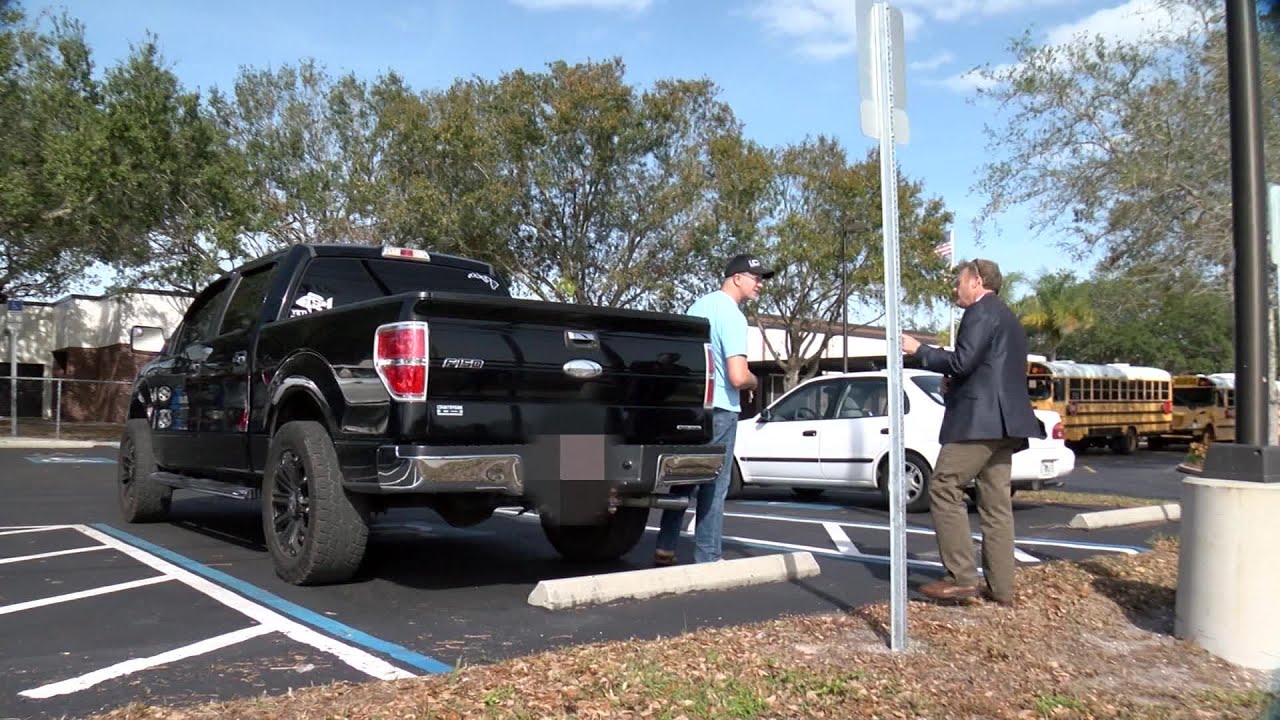 Disabled parking confrontation: Mom frustrated when parents use spot to pick up kids
