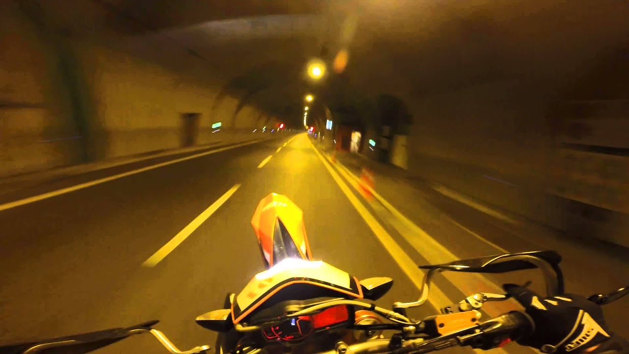 Ktm 690 smc r top speed 200 km and WHEELI