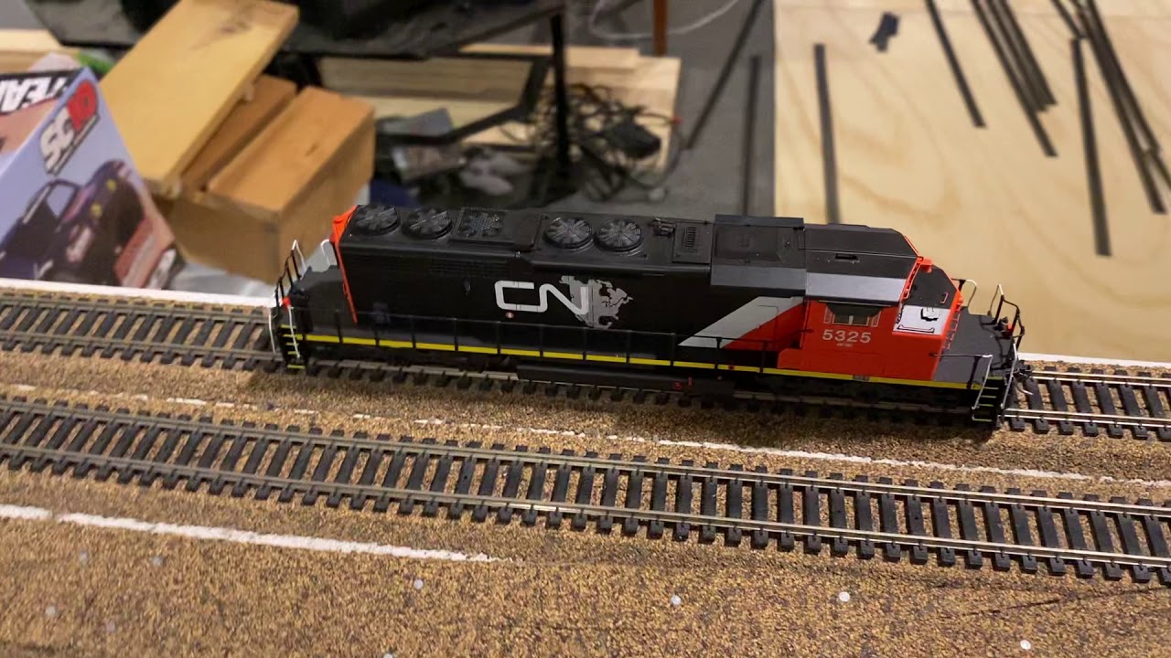 Intermountain SD40-2W CN #5325 Unboxing & Review (HO Scale)
