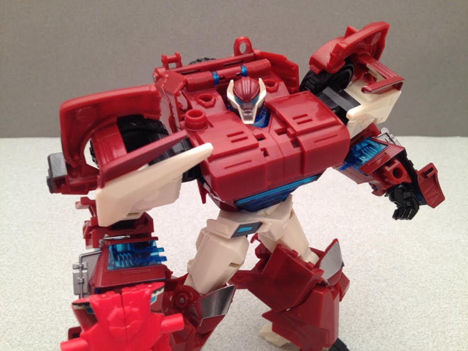 TAKARA TRANSFORMERS PRIME AUTOBOT SWERVE - AM17 VIDEO REVIEW