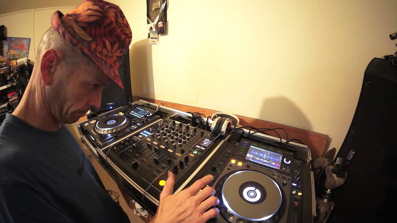 DJ LESSON ON MIXING DEEP HOUSE AND ADDING SOME NATURAL EFFECTS BY ELLASKINS THE DJ TUTOR