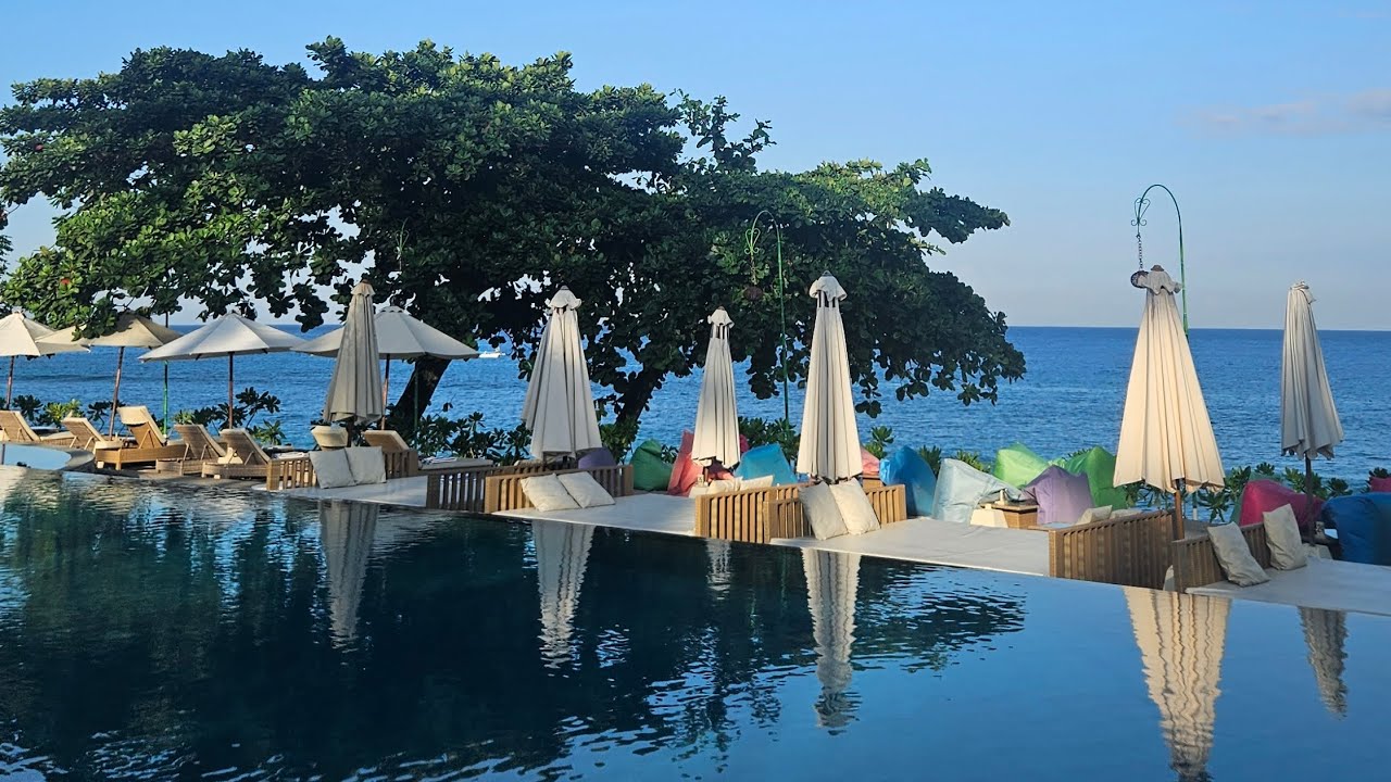 Holiday Resort Lombok at Senggigi Beach!  #Holiday #Resort #Lombok #Beach #indonesia #wonderful