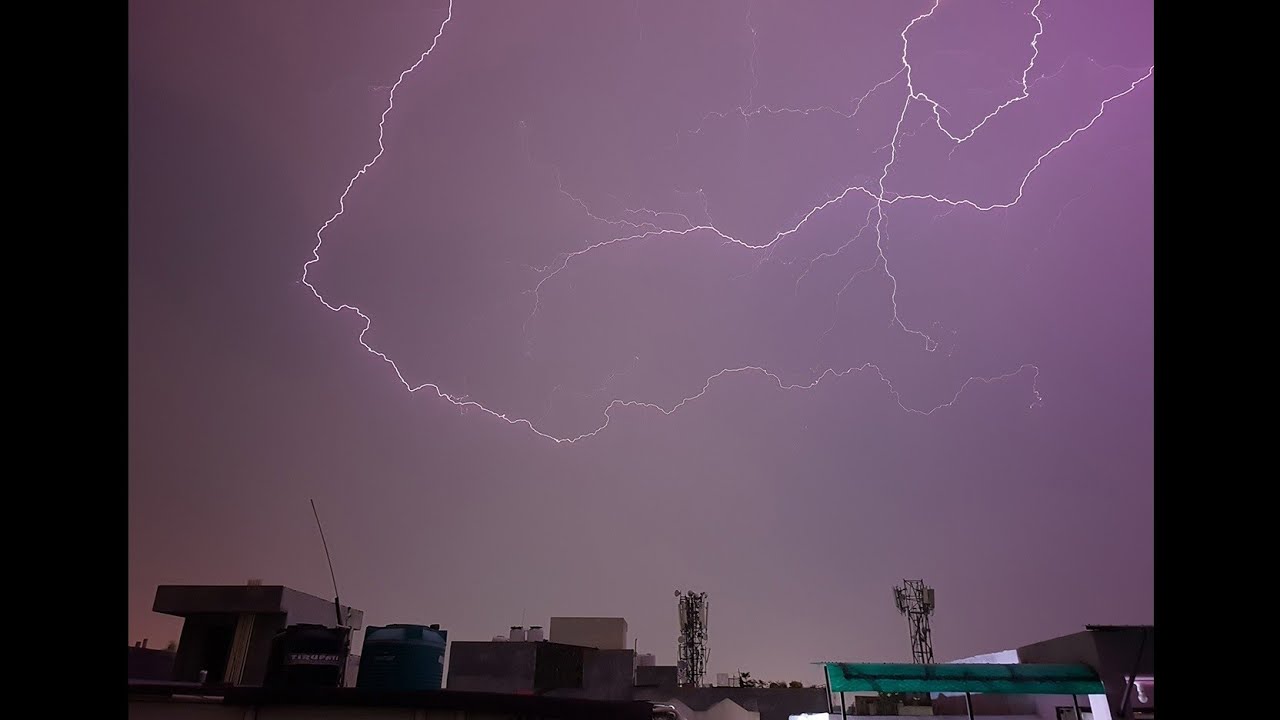 How To Capture Stunning Lightning or Thunderstorm from Your Mobile Phone in 2022 - 2023 in Hindi