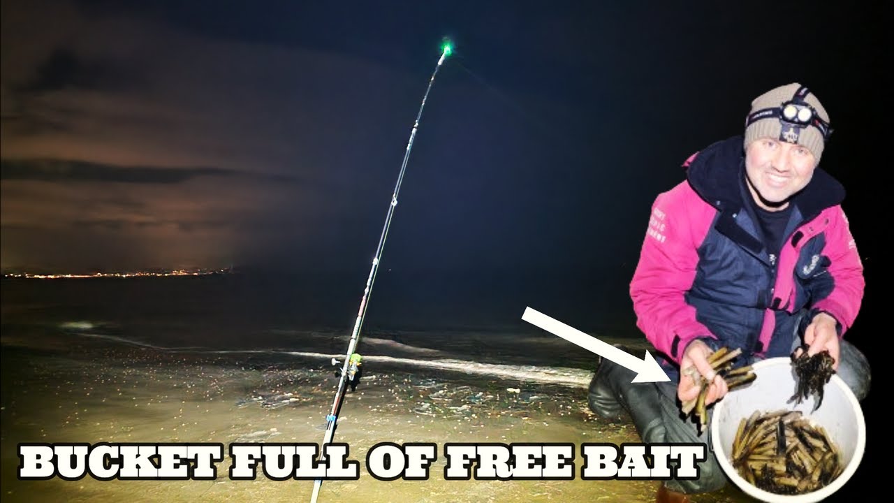PUMPING LUGWORM & FORAGING FOR RAZOR CLAMS ON A HUGE SPRING TIDE IN NORTH WALES | SEA FISHING UK