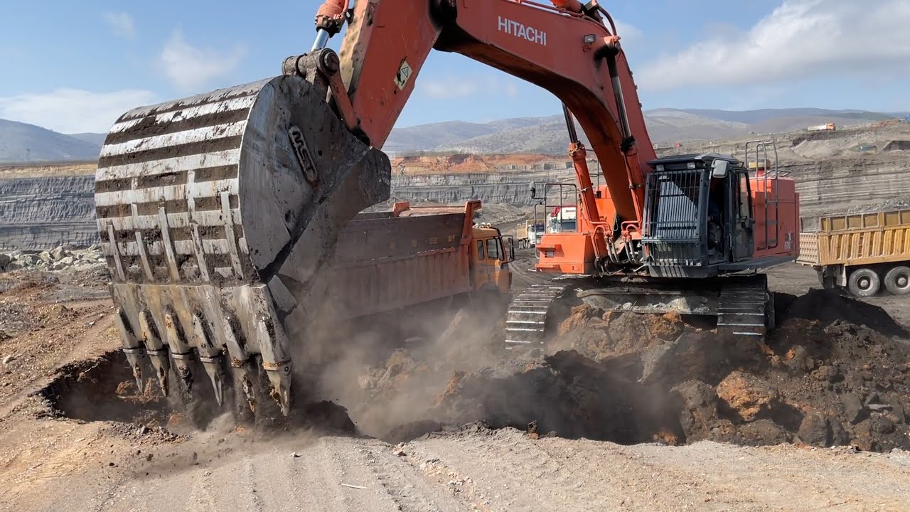 Hitachi Zaxis 670LC Excavator Loading Trucks - Operator Anogiatis