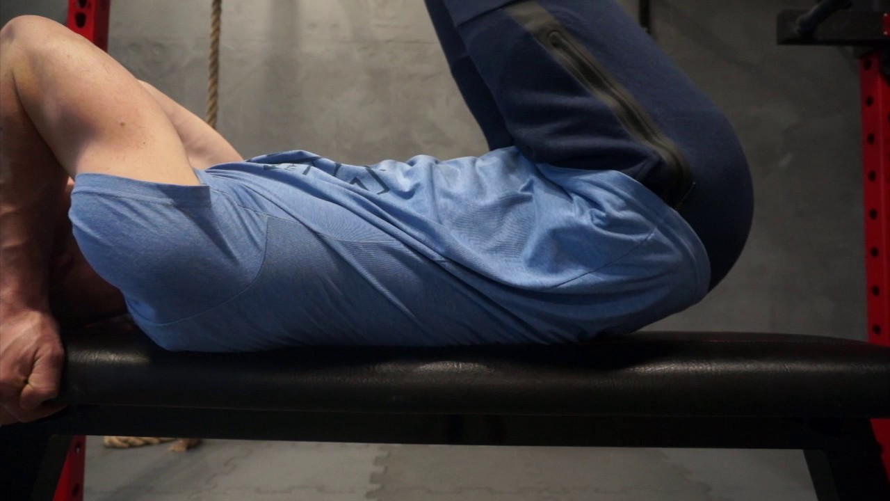 Reverse Crunch (ćwiczenie na brzuch)