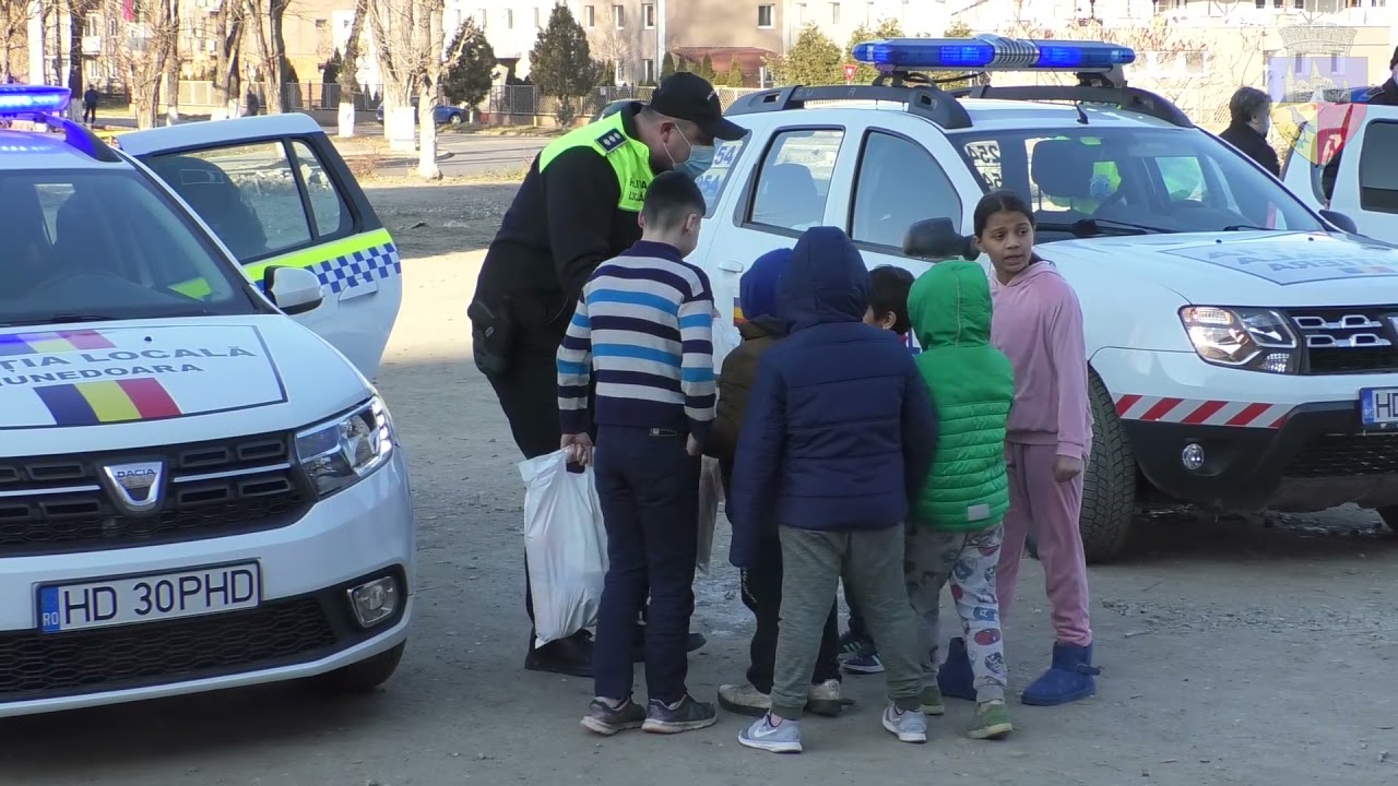 Poliția Locală Hunedoara, Moș Crăciun pentru copiii din blocul G2 de pe strada Mureșului