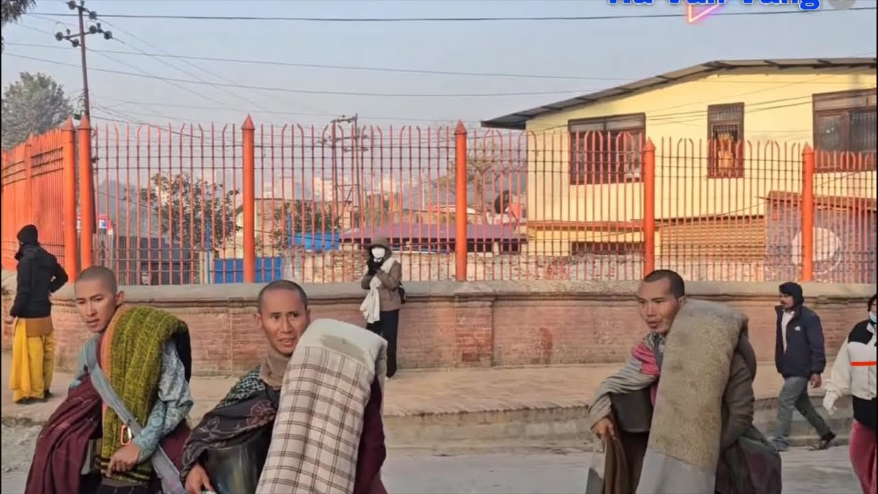 Tú Vẫn đi Ăn Mày với đôi mắt thất thần