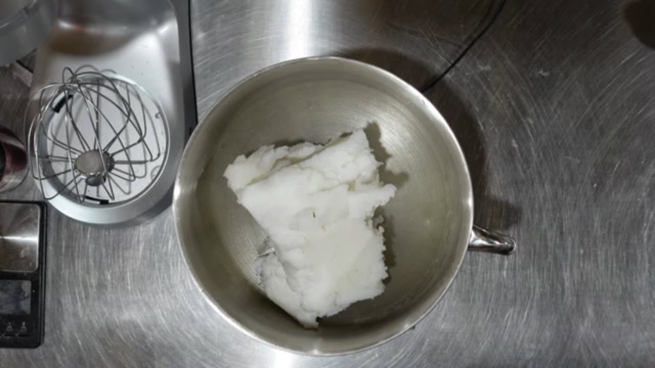 I made a whipped soap! Fluffy, bubbly, nourishing, moisturizing oh and it smells divine too!