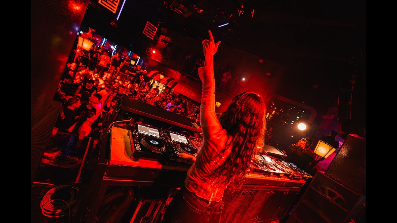 Anna Jevills  playing Hybrid Set at her Florida 135 Debut