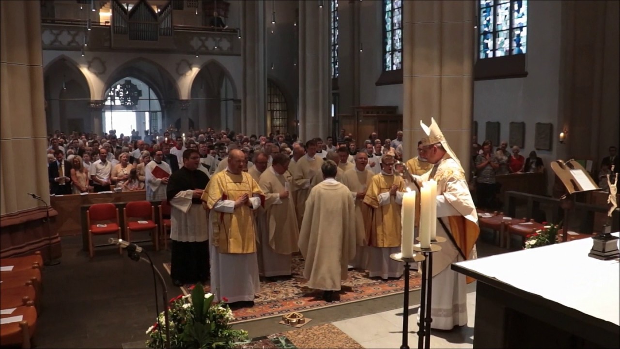 Diakonenweihe in Benrath - Segen und Te Deum