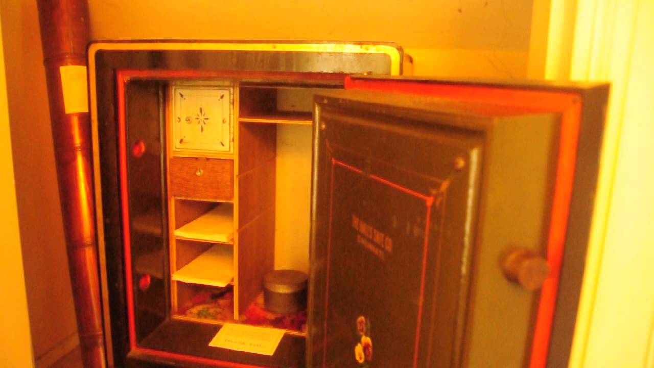 Mary Todd Lincoln's 'Insanity File' at Hildene- The Robert Todd Lincoln House