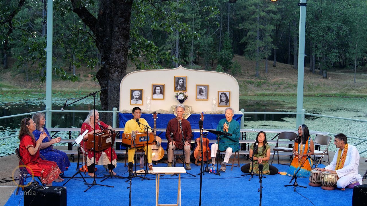 Kirtan of Joy (Chants by P.Yogananda, S.Kriyananda and India)