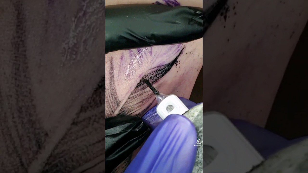 super smooth feather tattoo by @DeeTattoo #tattoo #shorts #tattooshorts #