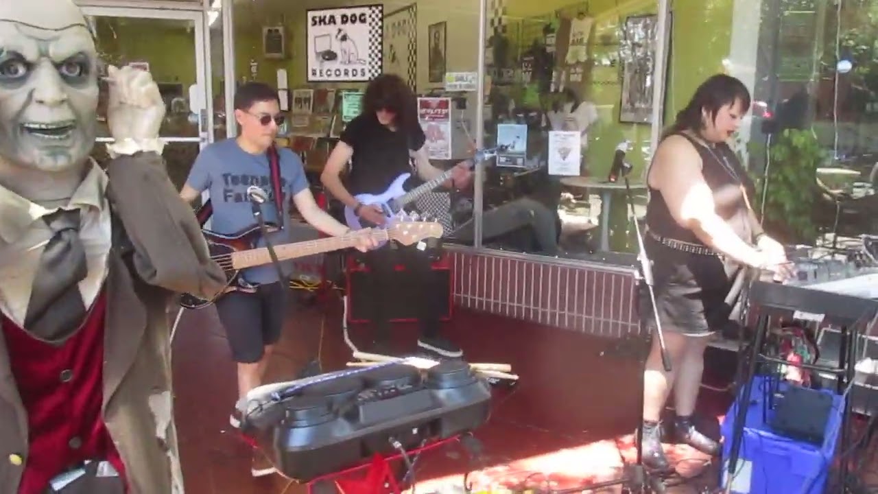 Mannequin Planet Live in Hayward, CA at Ska Dog Records, 