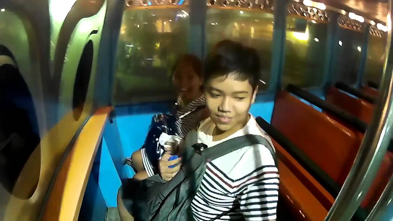 THEME PARK MADNESS! | Vlog 03
